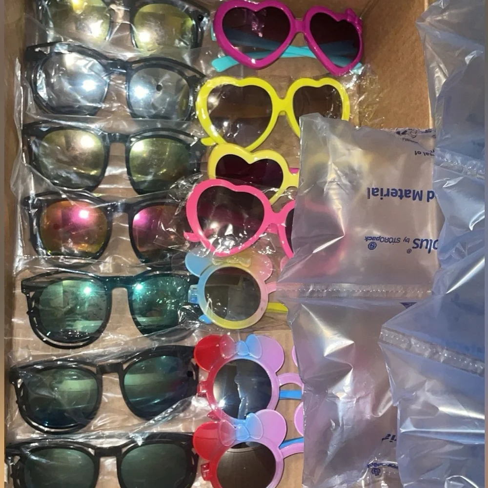 New! 2 x $6 Kids sunglasses adorable